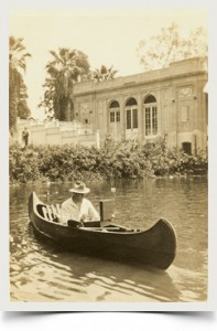 Tilden Daken painting on the lagoon at the Palace of Fine Arts during the Panama-Pacific International Exposition, San Francisco, 1915.