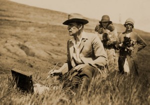 Tilden Daken painting in a field before two admirers, c. 1931.